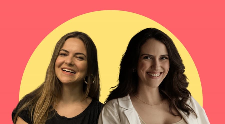 Fernanda Schmid e Thais Requito, apresentadoras do podcast